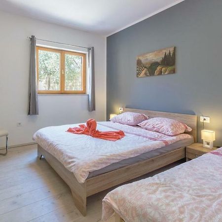 Apartments Klaudija พูลา ภายนอก รูปภาพ