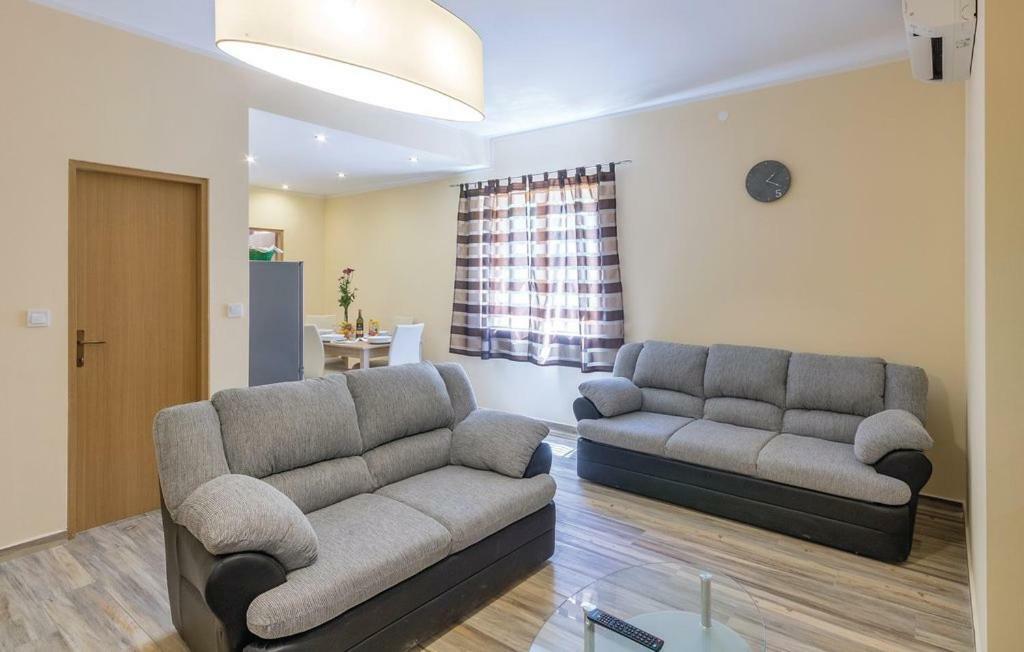 Apartments Klaudija พูลา ภายนอก รูปภาพ