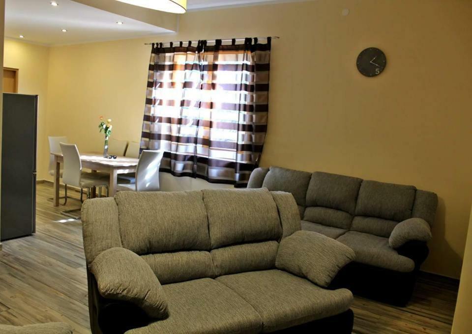 Apartments Klaudija พูลา ภายนอก รูปภาพ