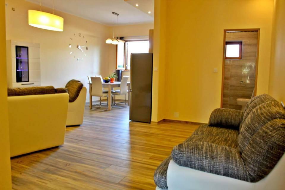 Apartments Klaudija พูลา ภายนอก รูปภาพ
