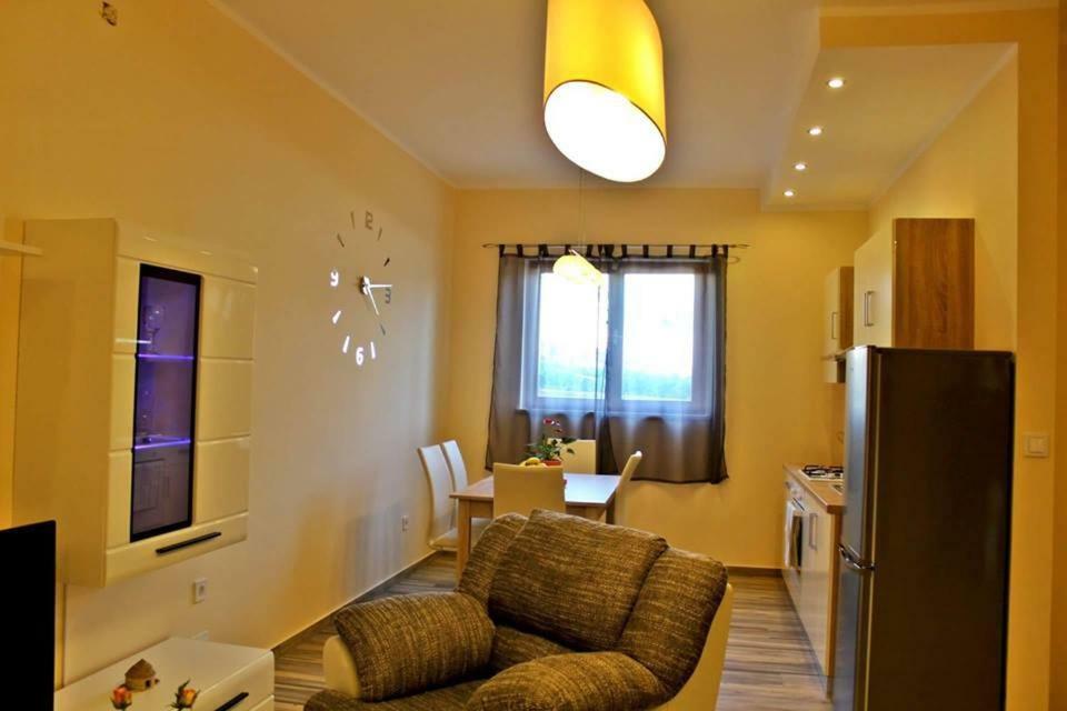 Apartments Klaudija พูลา ภายนอก รูปภาพ