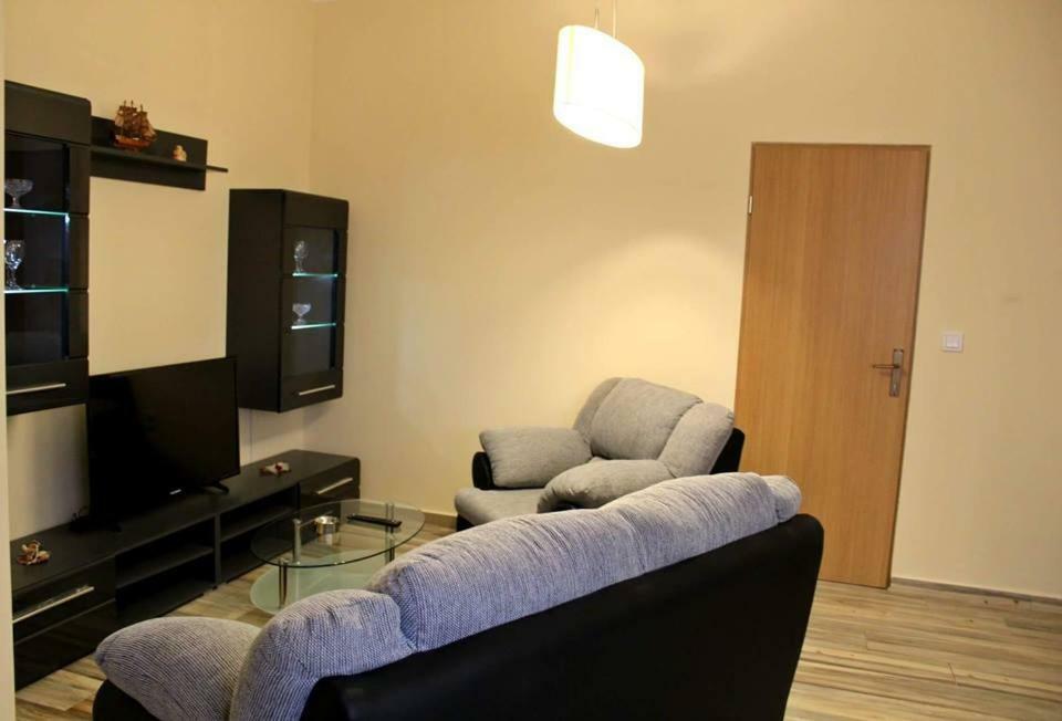 Apartments Klaudija พูลา ภายนอก รูปภาพ