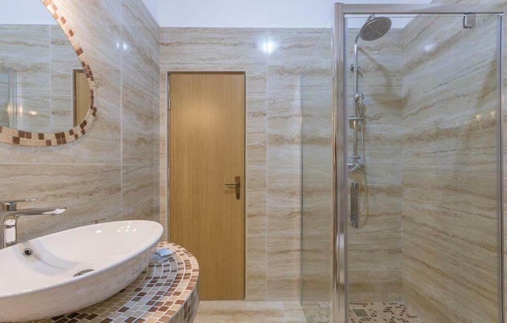 Apartments Klaudija พูลา ภายนอก รูปภาพ