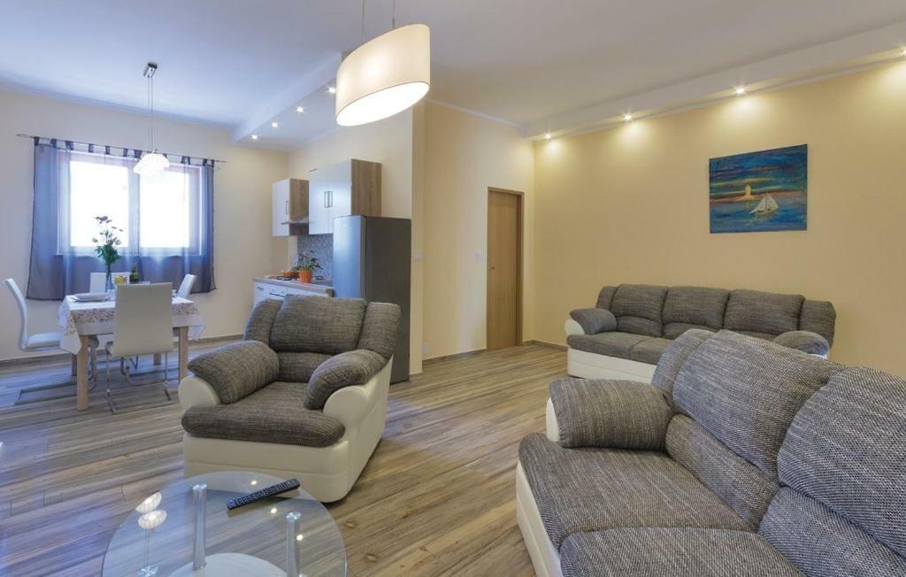 Apartments Klaudija พูลา ภายนอก รูปภาพ